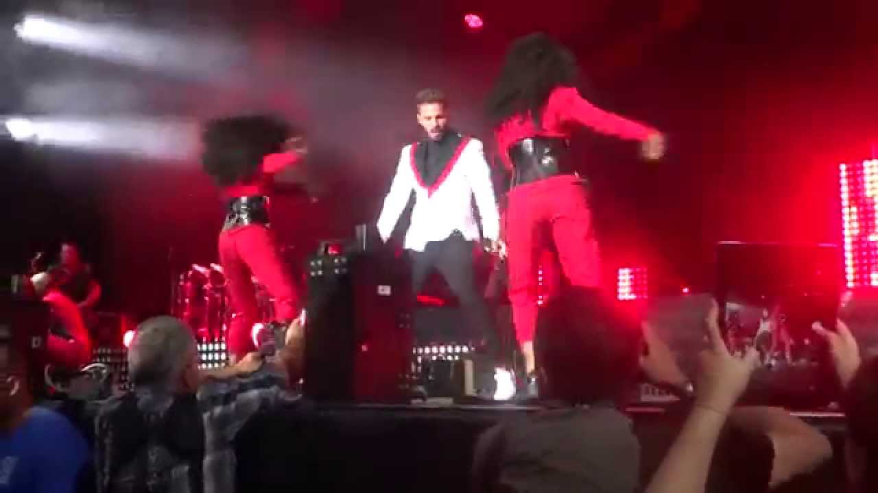 M.Pokora - Intro + Avant nous - Foire aux vins de Colmar 14/08/2015