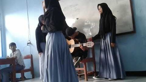 Musikalisasi puisi XII IPA 2 SMA Informatika Ciamis