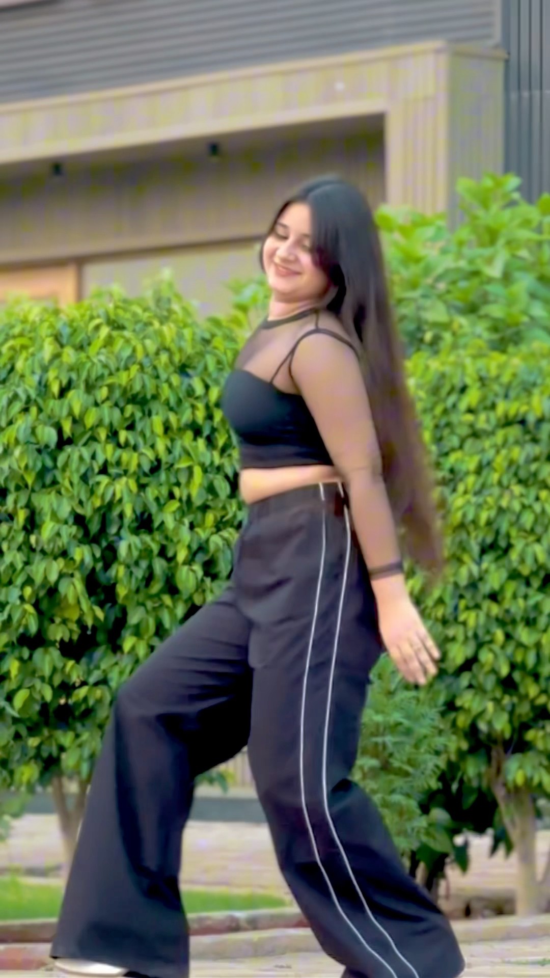Move ❤️? #dance #ytshorts #youtube #trending #viralvideo #black #song #upneetkaur