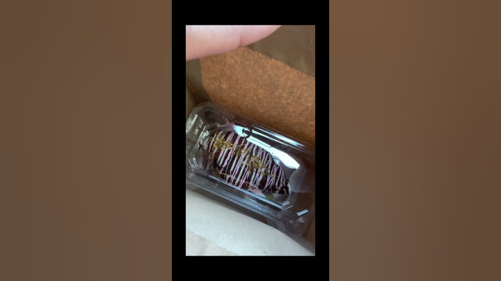 Trying the viral Dubai chocolate bar, but in croissant style! 🍫🥐 #viral #dubaichocolate #shorts