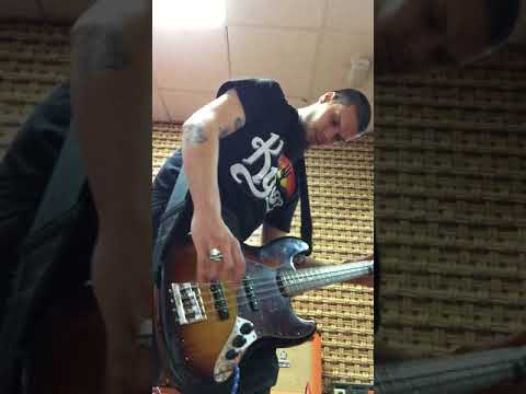 5-minutes-of-bass-guitar-through-a-wah-pedal-and-an-orange-amp