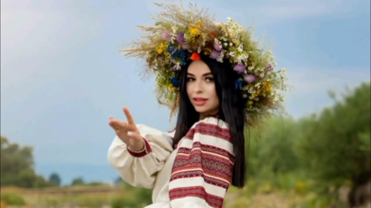 украинская актриса с серпом. славянское поле. ролик украинская девушка. адрианна курилец-кметюк. влада щеглова евро 2016.