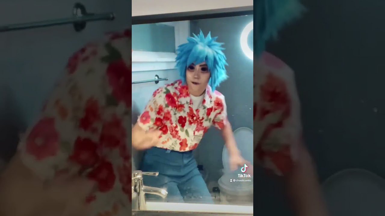 A bit of an older 2-D cos vid but I liked the transition a lot! #gorillaz #gorillazcosplay #cosplay