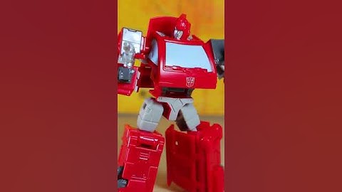 QUICK REVIEW: Transformers Generations Studio Series 