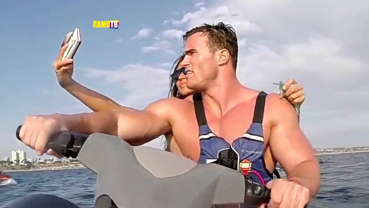 КАЛУМ ВОН МОГЕР. Обед и тренировка ПЛЕЧ на МАССУ (На русском языке, перевод и озвучка Памп ТВ)