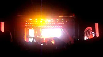 Eminem ft Rihanna - Love The Way You Lie (Live At V Festival 2011) Eminem ft Rihanna - Love The Way You Lie (Live At V Festival 2011)