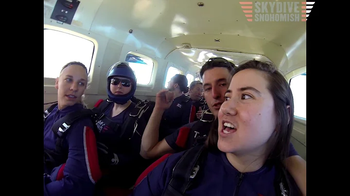 Rhonda Lowe's Tandem skydive!
