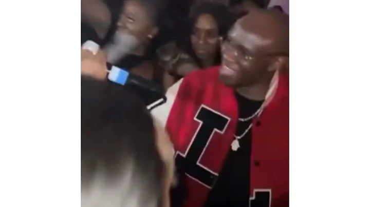 Controversial UK-based Nigerian Pastor, Tobi Adeboyega gives Davido bundles of Pounds.