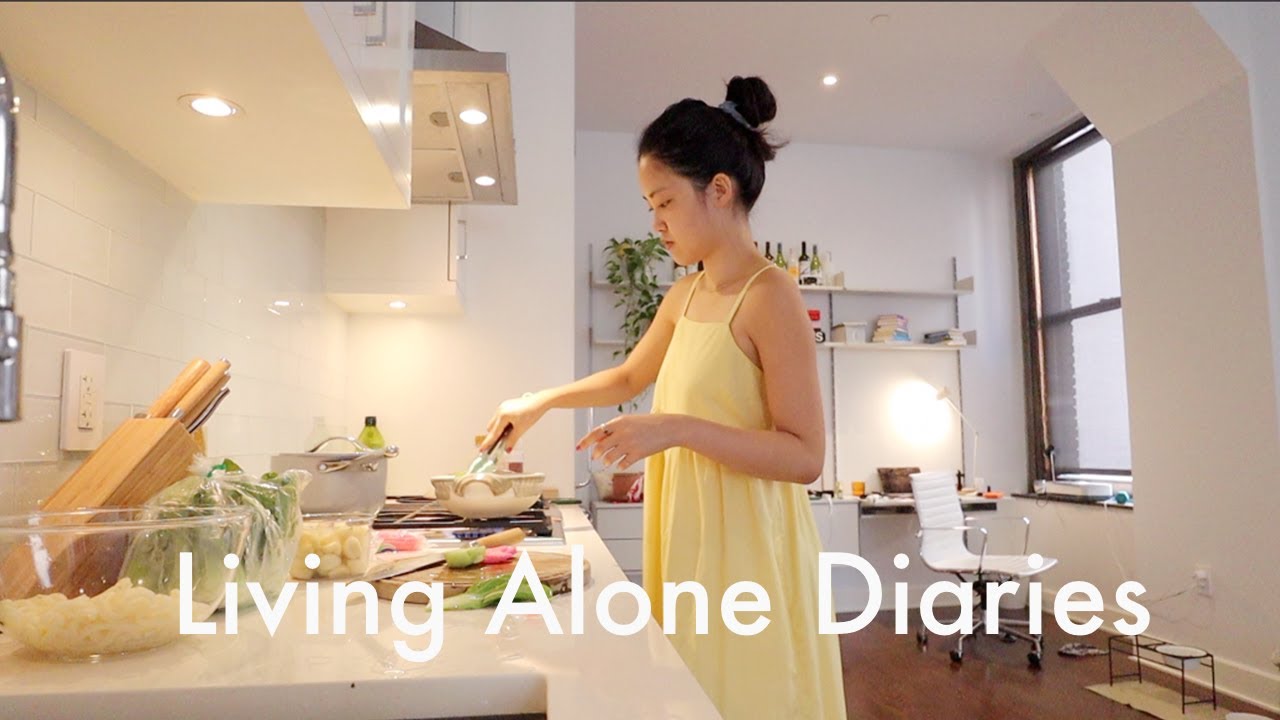 Living Alone Diaries | Chill week hanging out by myself, new fall outfits and hair, cooking!