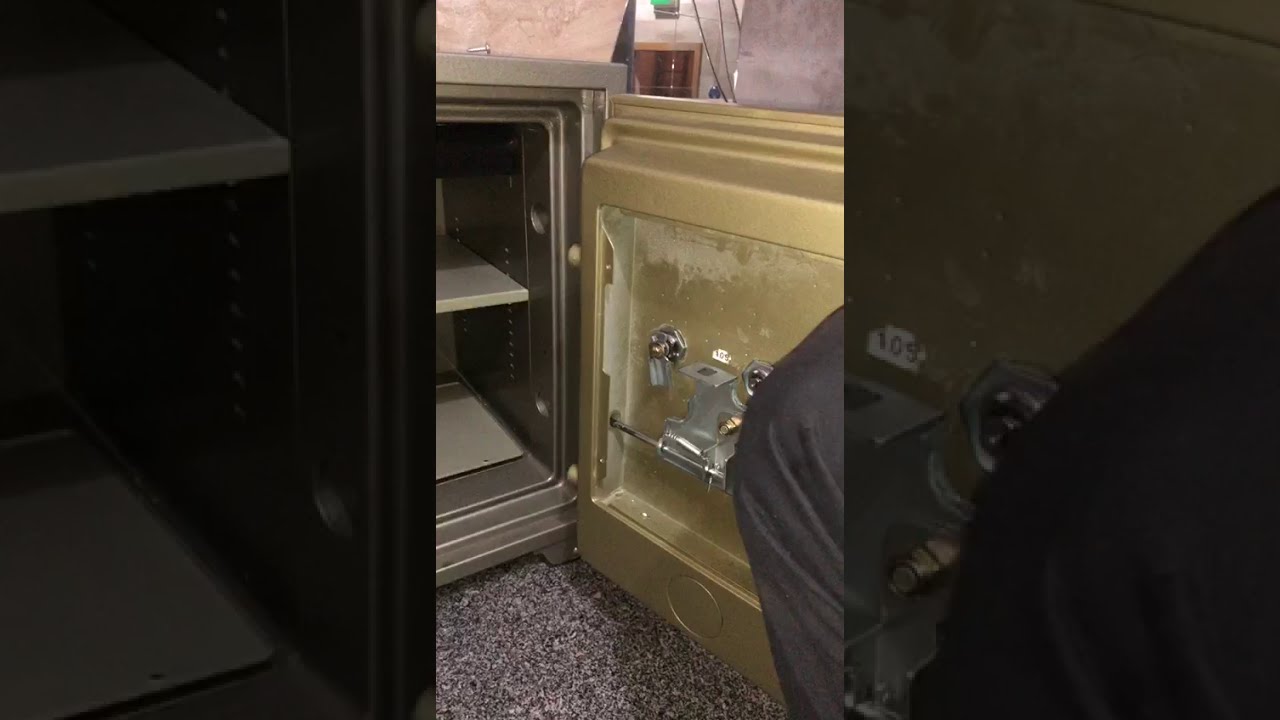 Как быстро заменить личинку замка сейфа \"Топаз\" - YouTube