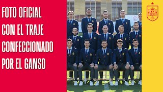 La Selección española se hace la foto con el traje oficial confeccionado  por El Ganso | 🔴 SEFUTBOL - YouTube