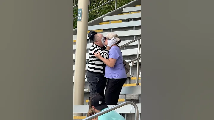 She got what she asked for 😁😍 Tom mime Seaworld #seaworldmime #funny #tomthemime #comedy #shorts