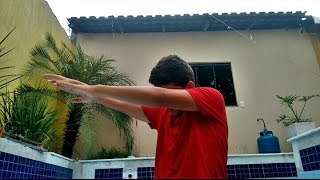 GRAVEI O DESAFIO DA GARRAFA DENTRO DA PISCINA (Water Bottle Flip) !!