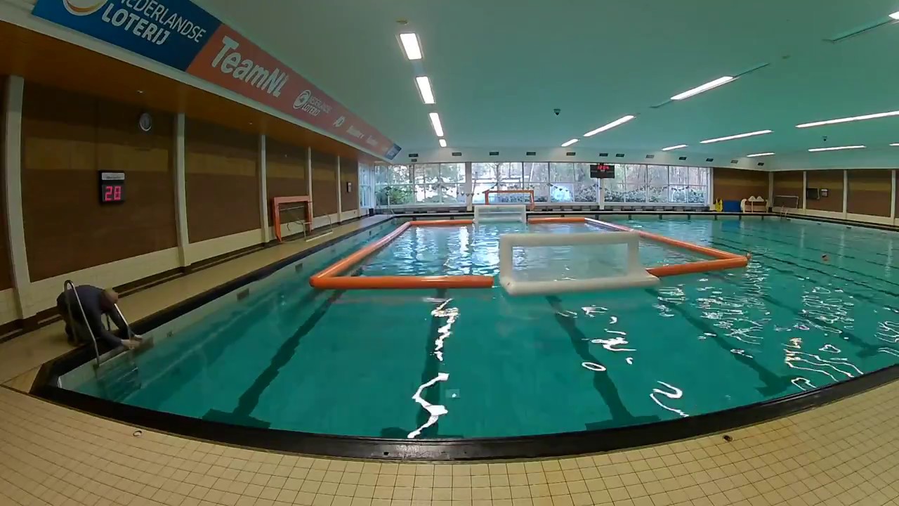 Opbouwen van het beach waterpolo veld - YouTube
