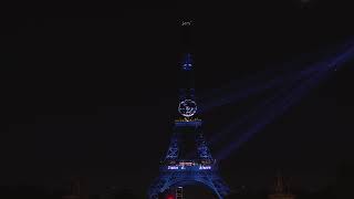 Spectacle lumineux des 130 ans de la tour Eiffel (Plan fixe)