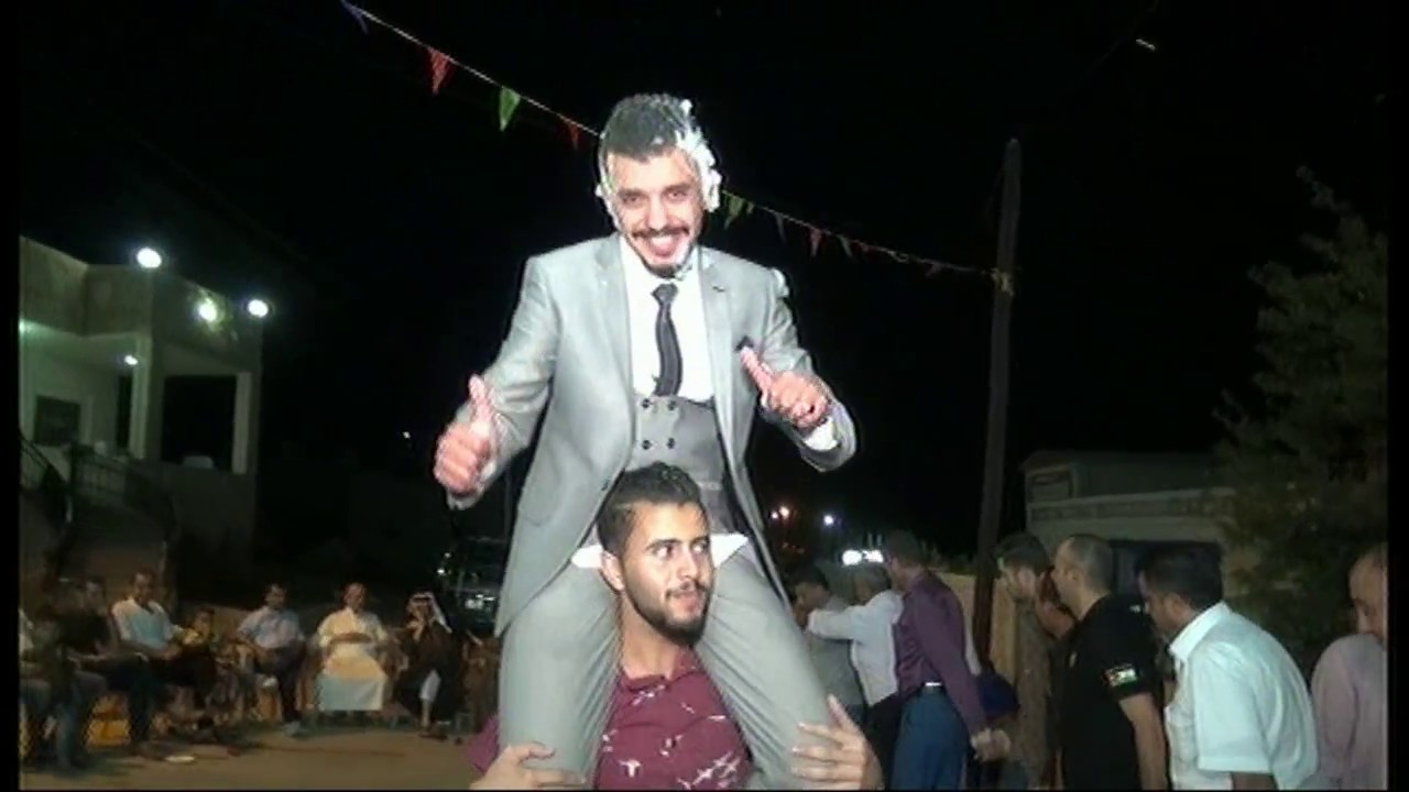 الفنان عبد السلام الربابعه حفله تخريج الغالي محمود فاروق الربابعه من جامعه اليرموك كليه الفنون 2017