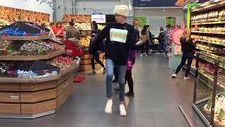 M.C. Hammer  U Can't Touch This / DANCE IN PUBLIC PRANK