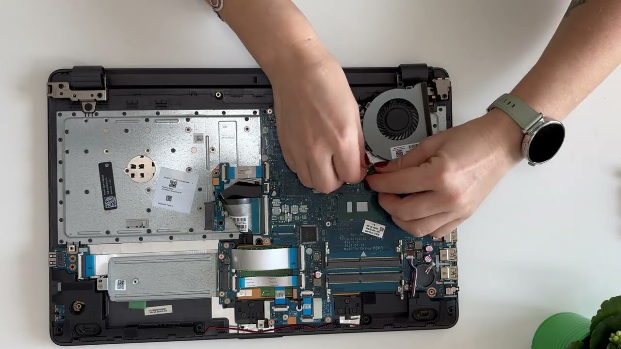 Laptop de 130 lei – e utilizabil sau e gunoi? I-am dat o a doua șansă!
