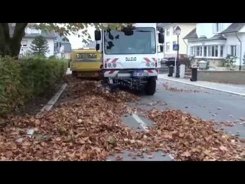 Balayeuse Dulevo 5000 Balaye des Feuilles / Street Sweeper Sweeping Leaves, Street Cleaner