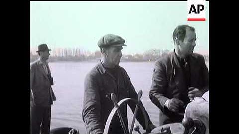 TOWING FLOATING DOCK FROM CHICHESTER HARBOUR