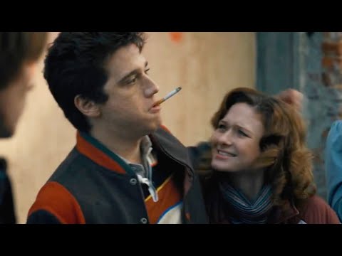 Парень унизил хулигана на глазах у всей школы часть 2