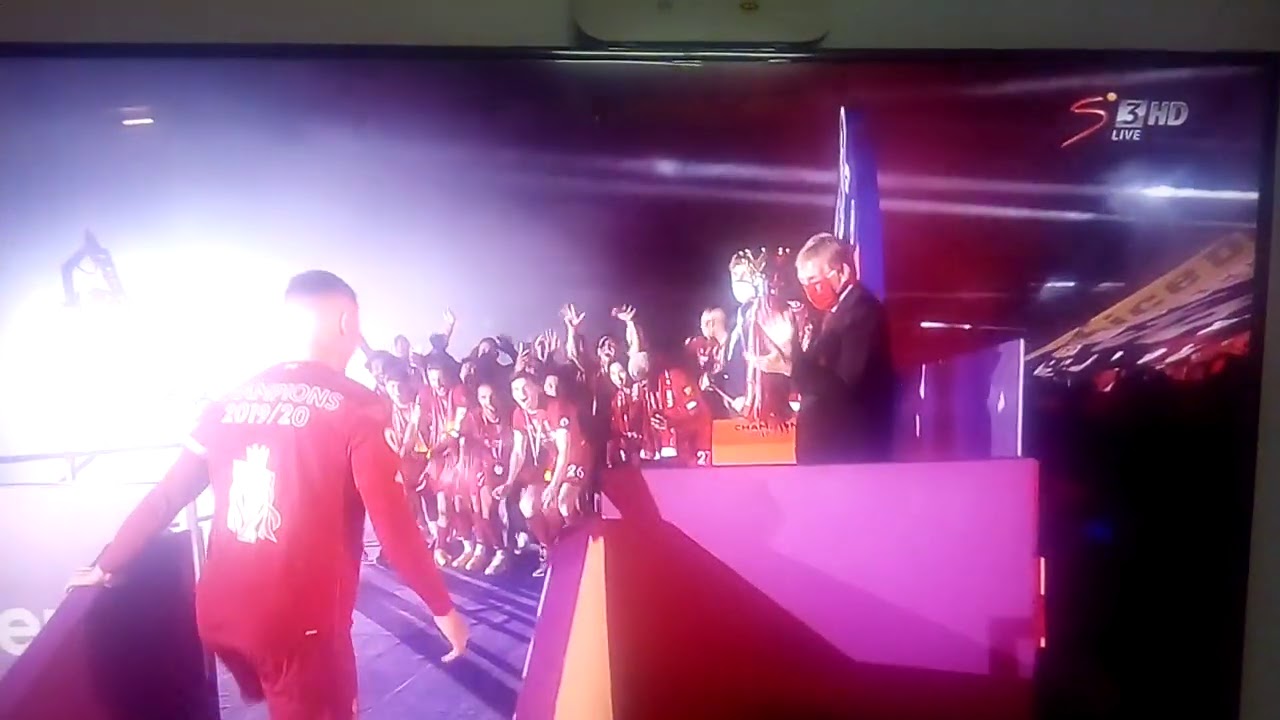 Henderson Liverpool lift Epl Trophy after Liverpool vs ...