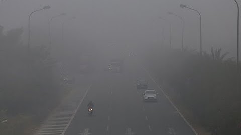 Hà Nội báo động tình trạng ô nhiễm khủng khiếp vì màn bụi mờ mịt như sương mù