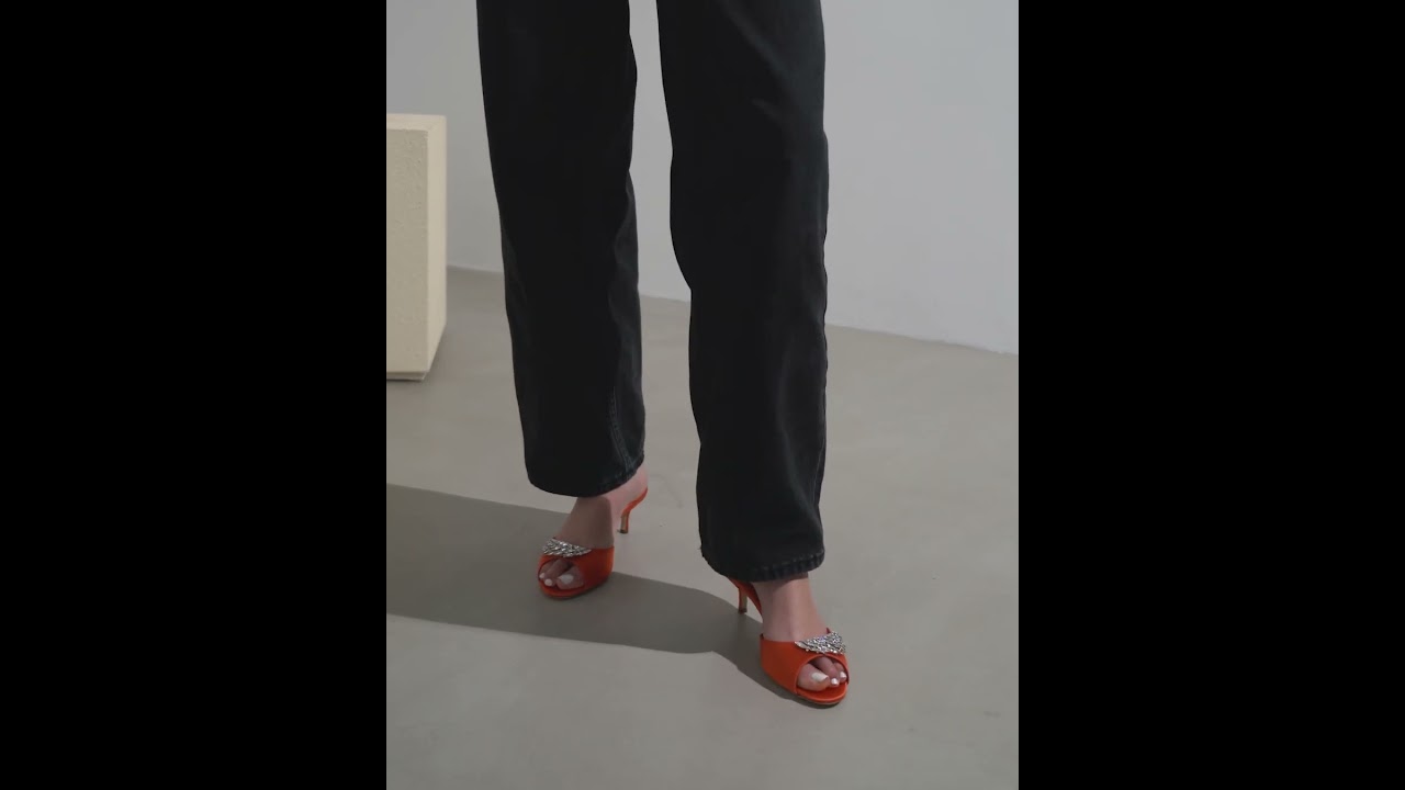 直営店 ‐Manolo Blahnik - SALE! LUMADA 50mm ミュール Manolo Blahnik | Lumada 50 coral satin mules | Savannahs