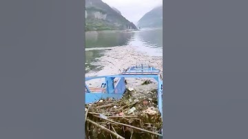 The process of cleaning up garbage in rivers = good machinery can increase efficiency
