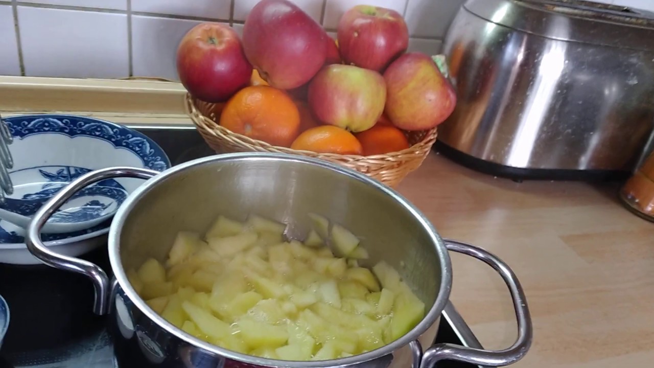 How to make apple sauce/Apfelmus - YouTube