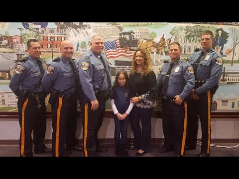 8-Year-Old Girl Buys Cop Dinner After Her Dad Died In Line Of Duty