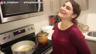 AMERICAN Wifey Learns how to make popular NIGERIAN Tomato Chicken Stew