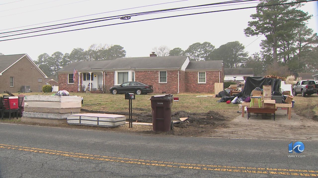 Chesapeake residents tired of unsightly yard display