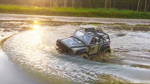 R/C MUD ACTION with DINGO! BIG AXIAL SCX10 FUN! dirty water adventure!