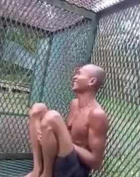 Orang Gila Ketawa Sendiri