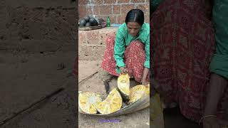 ഈ വർഷത്തെ ആദ്യത്തെ പഴുത്ത ചക്ക 😋