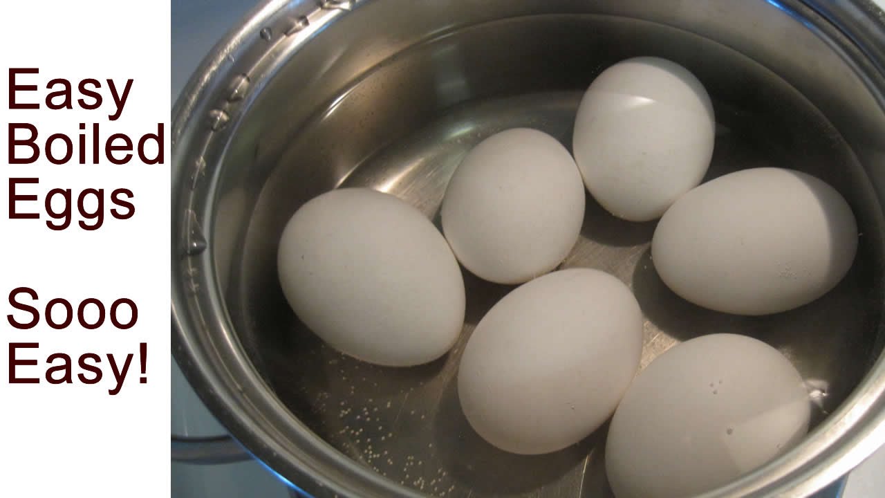 Как кипят яйца. Яйца в кастрюле. Zqwf d RFCN.HTK. 6 Яиц в кастрюле. Одно яйцо в кастрюле.