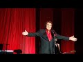 Capture de la vidéo Amazing 86 Year Old Engelbert Humperdink Concert! Clearwater Florida 12-12 -2022