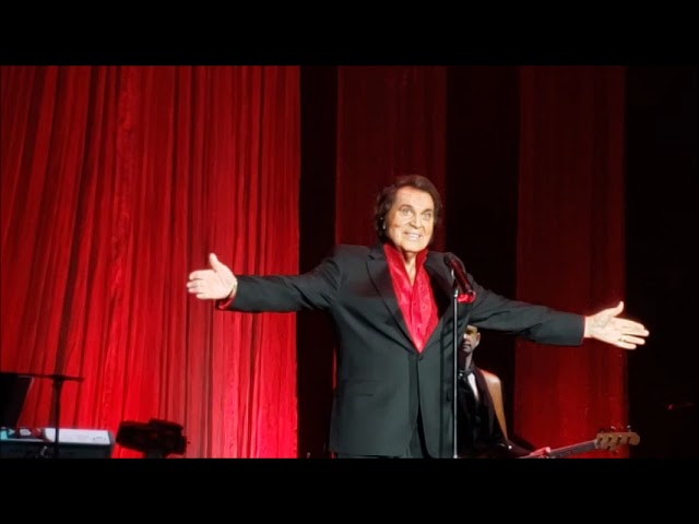 Amazing 86 Year Old ENGELBERT HUMPERDINK Concert! Clearwater Florida 12-12 -2022 class=