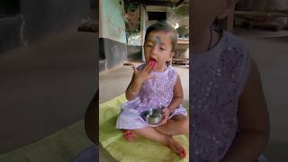 Dragan Fruit Eating Resimi