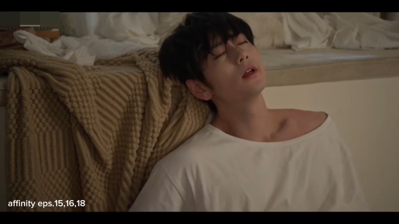 The handsome man had a fever because of the wound on his body/chinese drama sick male lead#sick #ill