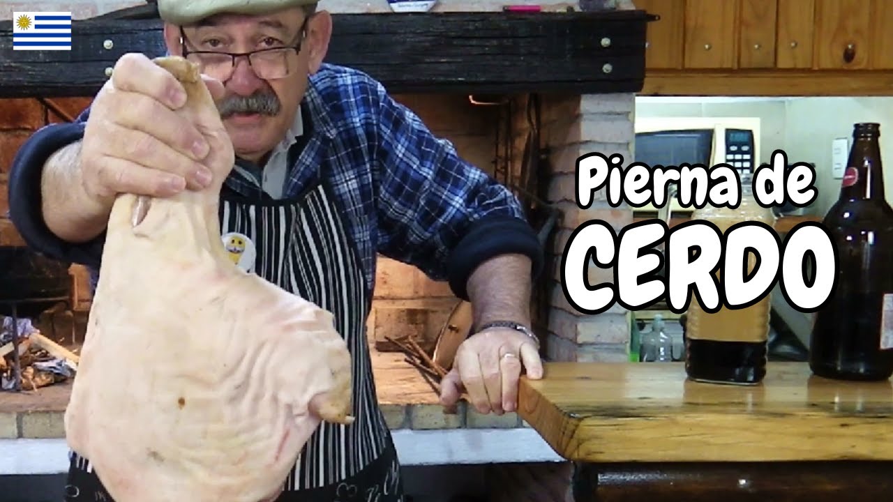 PIERNA/CODILLO DE CERDO EN EL FOGÓN. PORK KNOB ON THE STOVE.