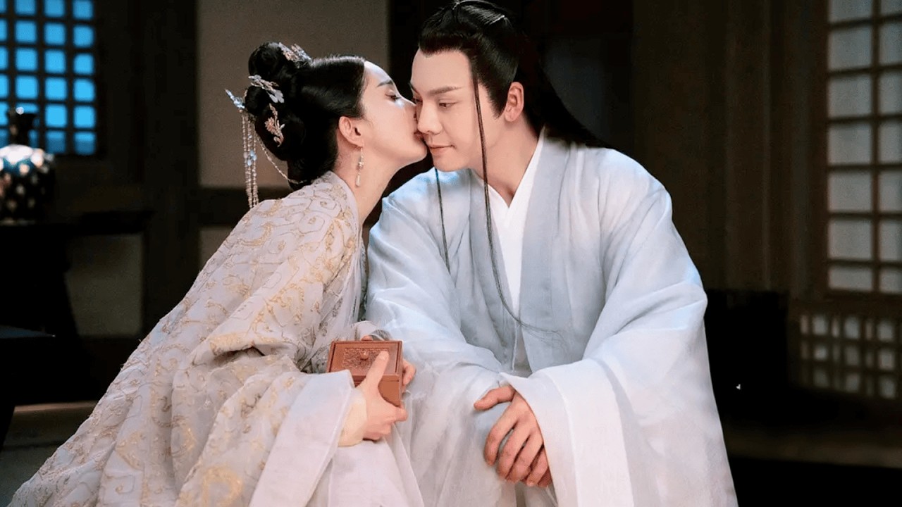 Болезнь птенца: лучшая подруга Золушки тяжело заболела, и она день и ночь заботится о ней!