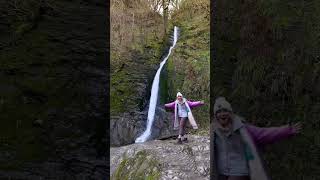 EPIC UK must-visit WATERFALL! 💦 🇬🇧 #shorts #travelshorts #uktravel #devon #dartmoor