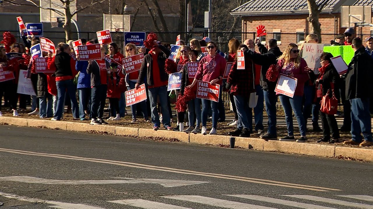 Teachers in Mass. town rally as negotiations for new contract continue ...