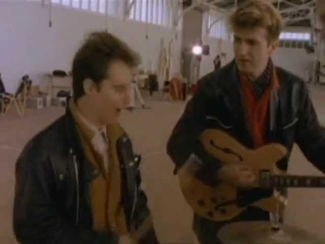 CROWDED HOUSE - MEAN TO ME