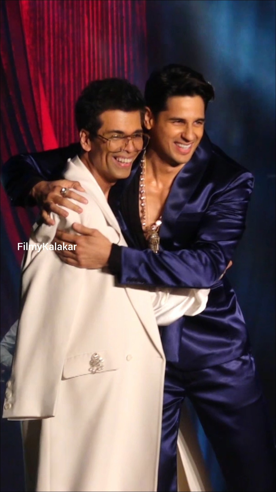 #sidharthmalhotra being badass student of #karanjohar at their ramp walk together ? #filmykalakar