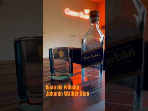 Verre à #whisky recyclé 🔥🥃 Bouteille Johnnie Walker Blue Label. Artiste : Lanchi 🏅 Verre Vert