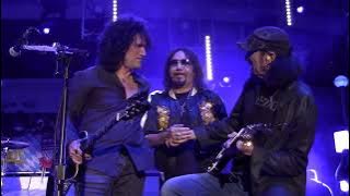 ACE FREHLEY JOINS THE KISS ACOUSTIC SET ON KKVIII FOR 4 SONGS R.I.P. ACE