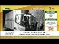 Truck, sumalpok sa isang puno sa Las Piñas City